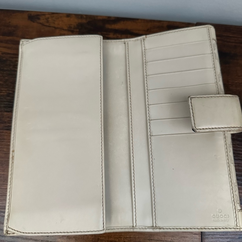 Gucci Beige Monogram Clutch - Picture 6 of 7